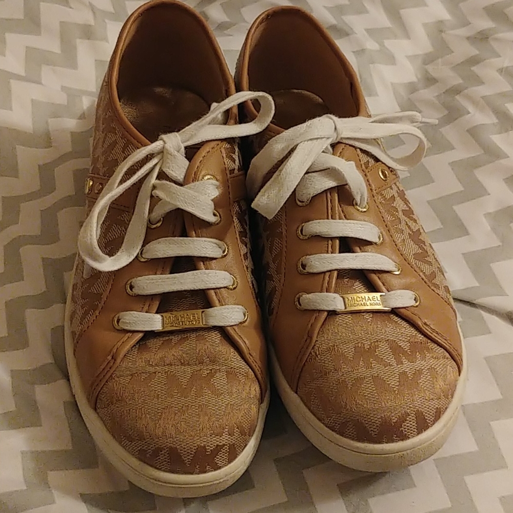 MK Tennis shoes